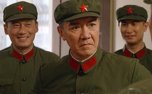 醒醒吧！没军人气质就不要尬演，真正演出军人气场的只服这5位