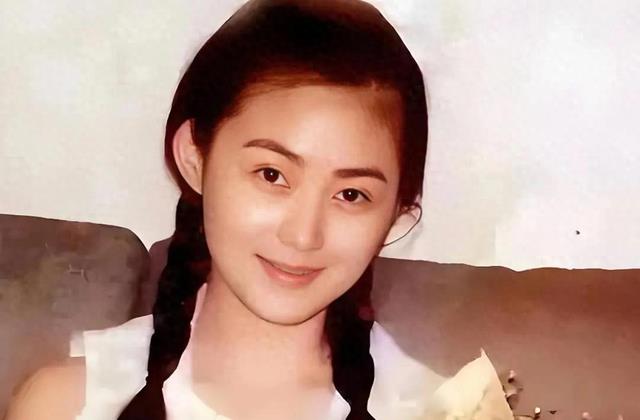 “潘金莲”王思懿：年过50仍是人间尤物，丰满性感比年轻时更迷人