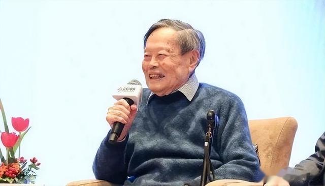 杨振宁的“长寿秘诀”，最核心的并不是多运动、喝水，而是这4点