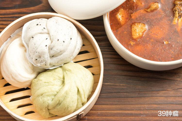 62岁女子糖尿病离世，医生呼吁四种早餐尽量停用，别再贪吃了