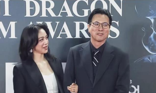 不整容的妈生脸有多高级？看到45岁汤唯与43岁宋慧乔同台，明白了