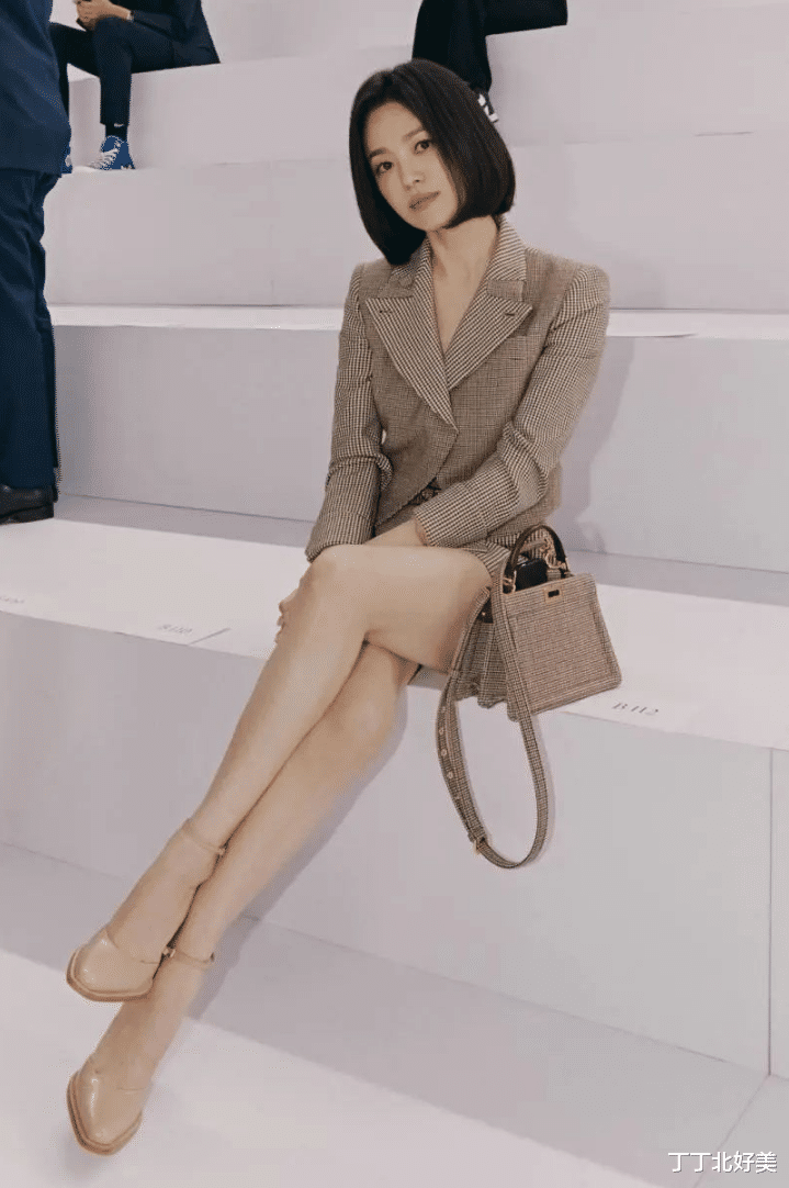 宋慧乔、陈乔恩带火了波波头短发：都穿西装+短裤，时髦又减龄