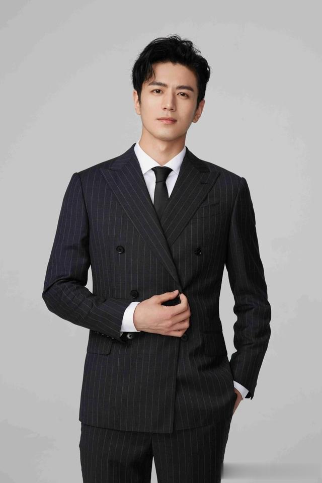 李九霖逆天颜值,太迷人了,身材太好了?霸气威武十足!