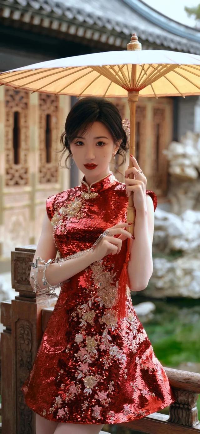 毛晓彤2025蛇年新年壁纸