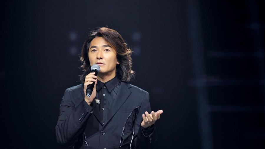 他是亚洲第一帅哥，却没有孩子，夫妻分居，老婆定居日本像大妈