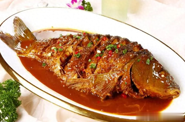 炖鱼太腥？只要加上这4种香料就够了，入味不柴，肉嫩汤鲜没腥味