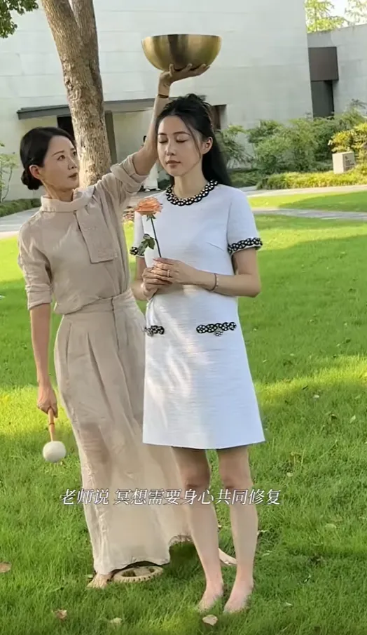 潘玮柏上海的家公开大又豪,妻子全职在家,晒日花30万的贵妇生活