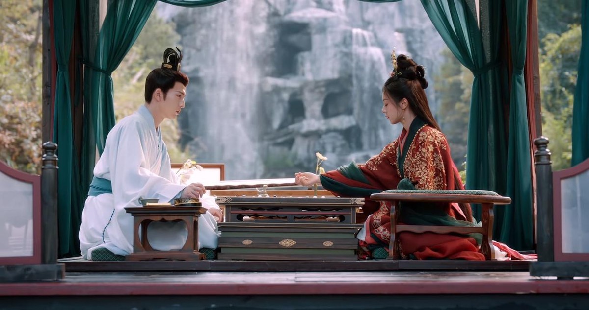 《度华年》新预告：张凌赫帅出新高度，21岁赵今麦美得冒泡