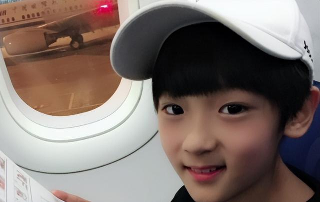 |5岁上春晚走红，年入百万开始厌学，如今13岁的张峻豪却过成这样