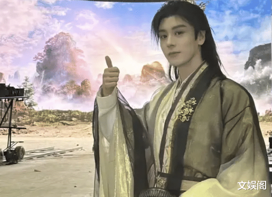 唱歌时无人问津，凭借一张帅脸当演员，多部作品加身越来越火