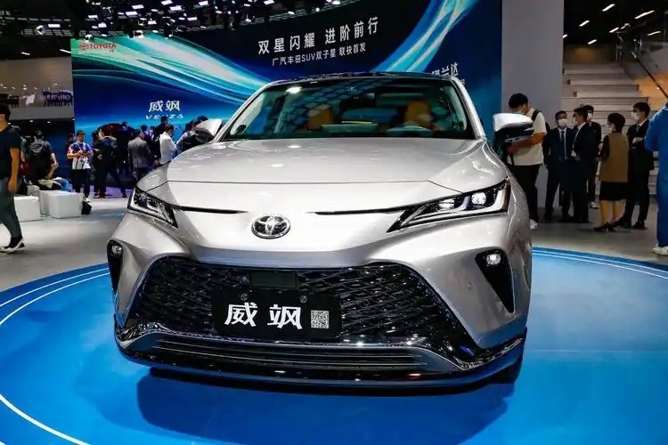 丰田放大招！汉兰达“小弟”狂降5万，5米+混动SUV，油耗5.8L真香