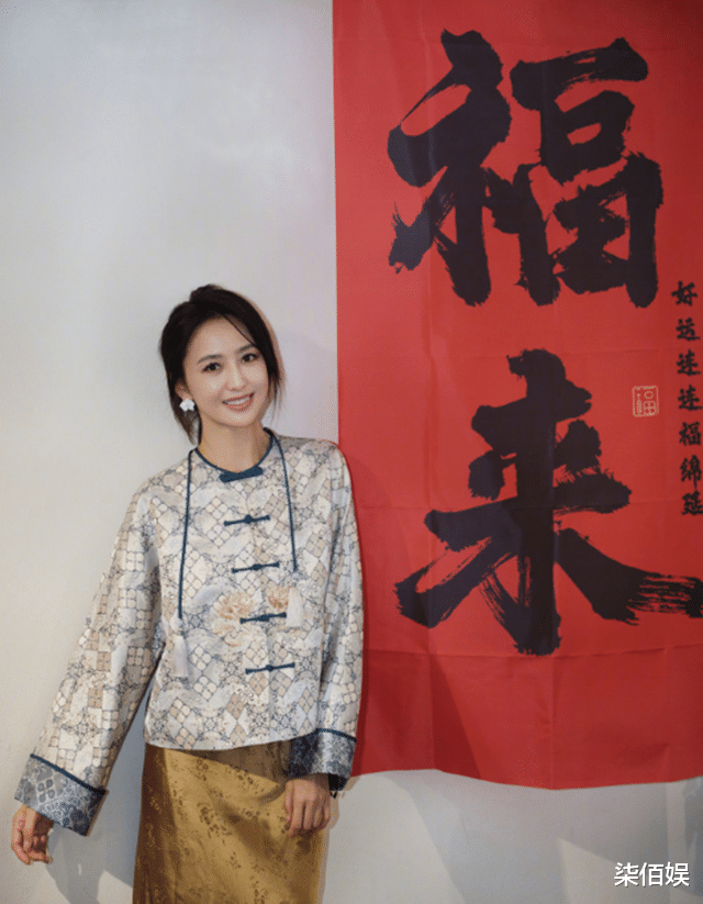 陈思诚不跑路演，三亚和佟丽娅一起带儿子，连续2年仨人一起过年