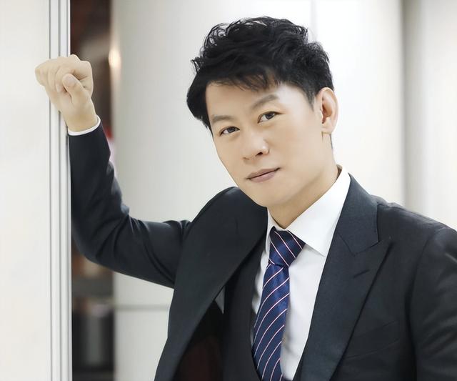 出道25年零绯闻,演了67次男配角没火,如今演《六姊妹》终于红了