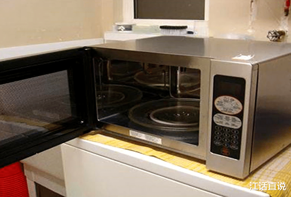 供电员提醒:家中4种家电用完不拔掉插头,电费将会翻倍交