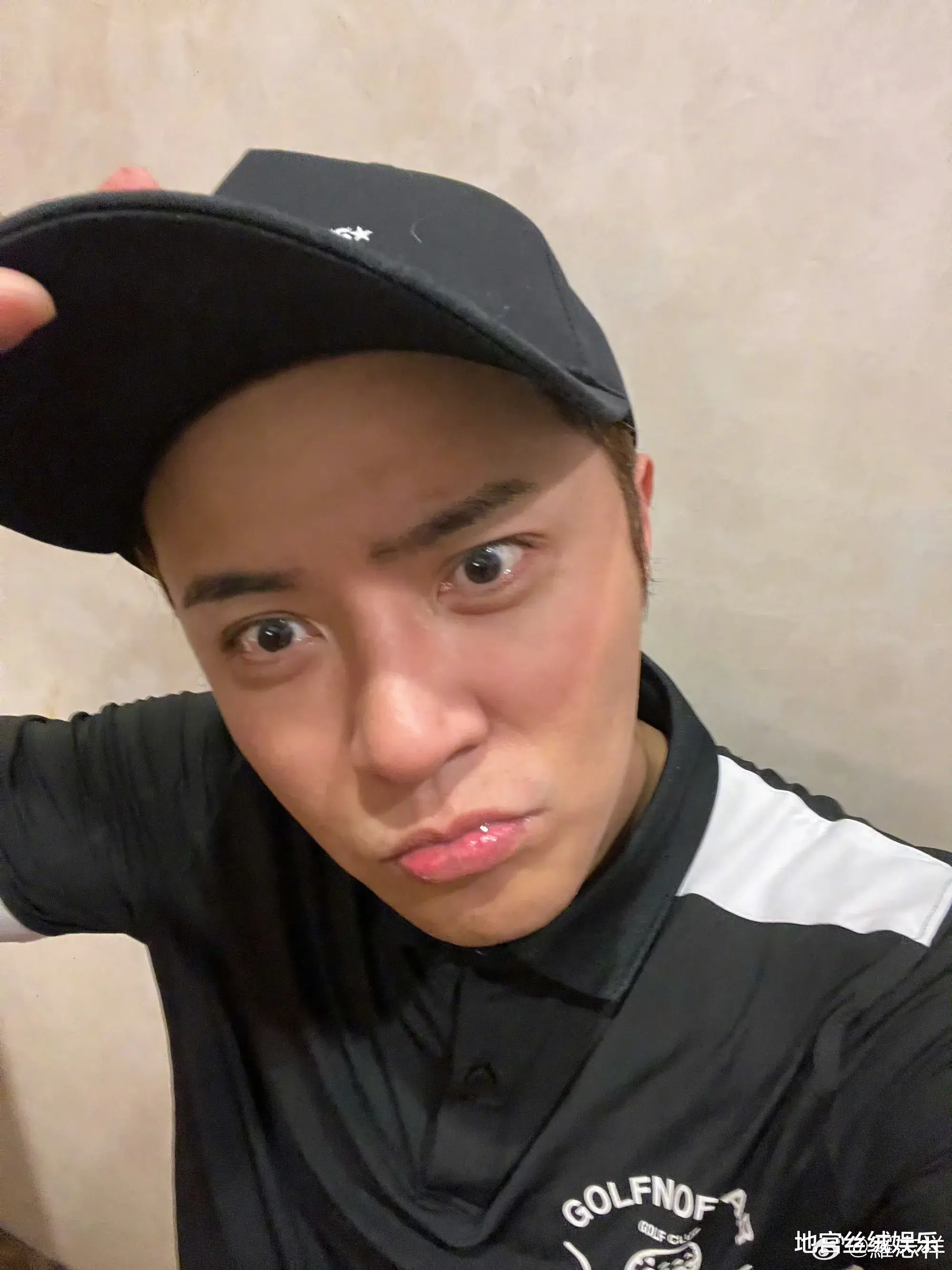 罗志祥整容了?面部僵硬脸肿不自然,发面像蜡像,拍照自证被嘲丑