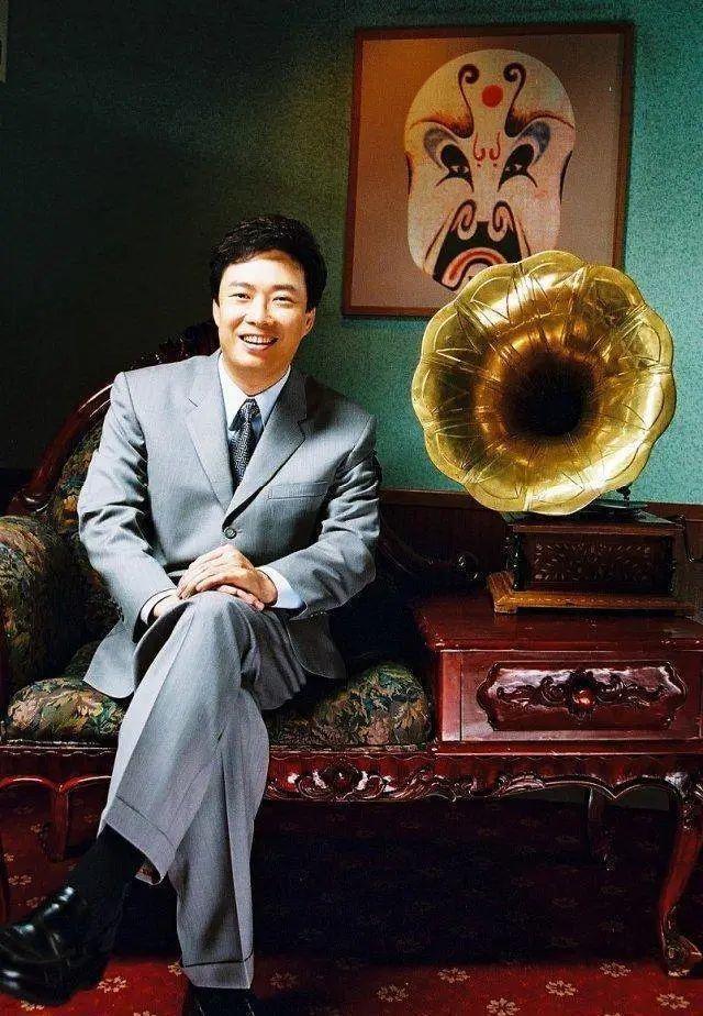 看来名利不如闲，张菲与费玉清退休之后：舍弃名利，享受时光