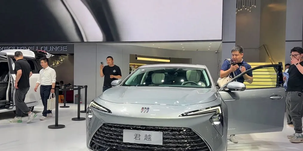 全新别克君越上市，内外大变样，配2.0T、9AT，价格低到尘埃里！