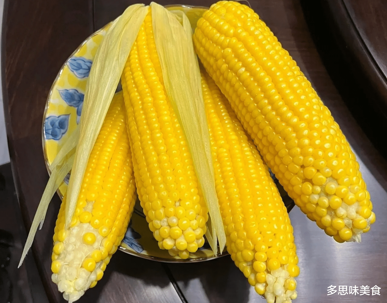 煮玉米的最佳时间,到底是几分钟?很多人都做错,难怪玉米不香嫩