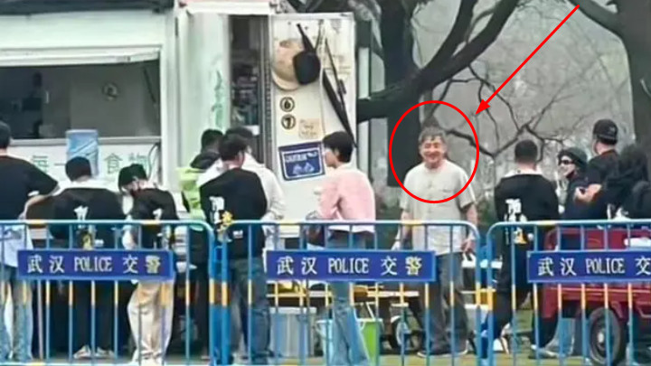 成龙剧组在武汉拍戏封路，不让居民出行起冲突？交管局回应了