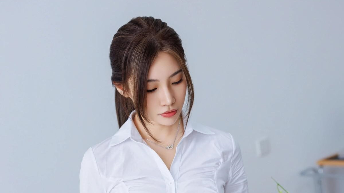 时尚与专业的完美融合，精英们的职场装扮秘诀