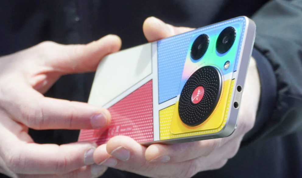 音乐手机复活!努比亚music炫酷复古外观,双耳机孔独具辨识度