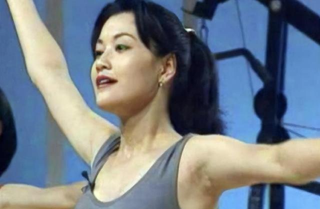 2001年，41岁健美皇后马华突然去世：死前身上出现了大片红紫瘢痕