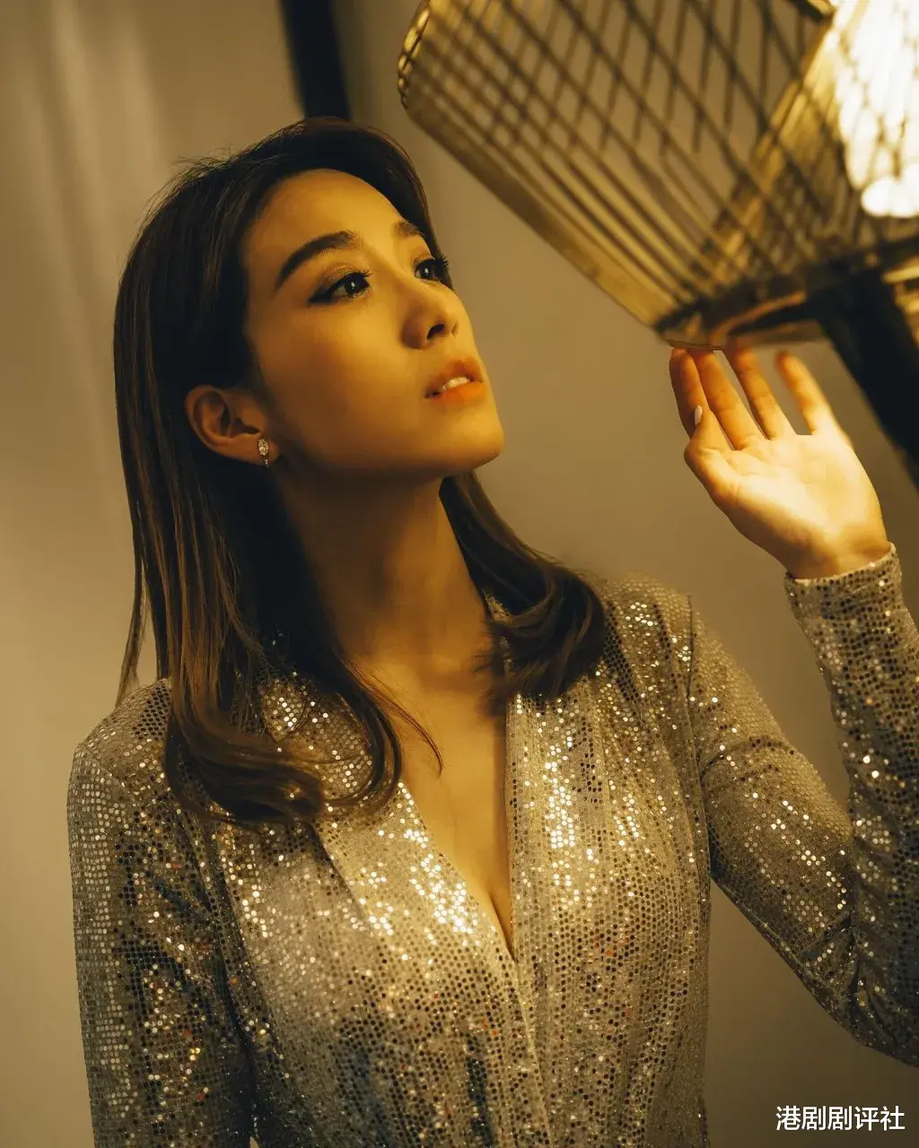 TVB花旦飞日本见证胞妹出嫁，自爆接受姐弟恋，直言不想为结婚而结婚