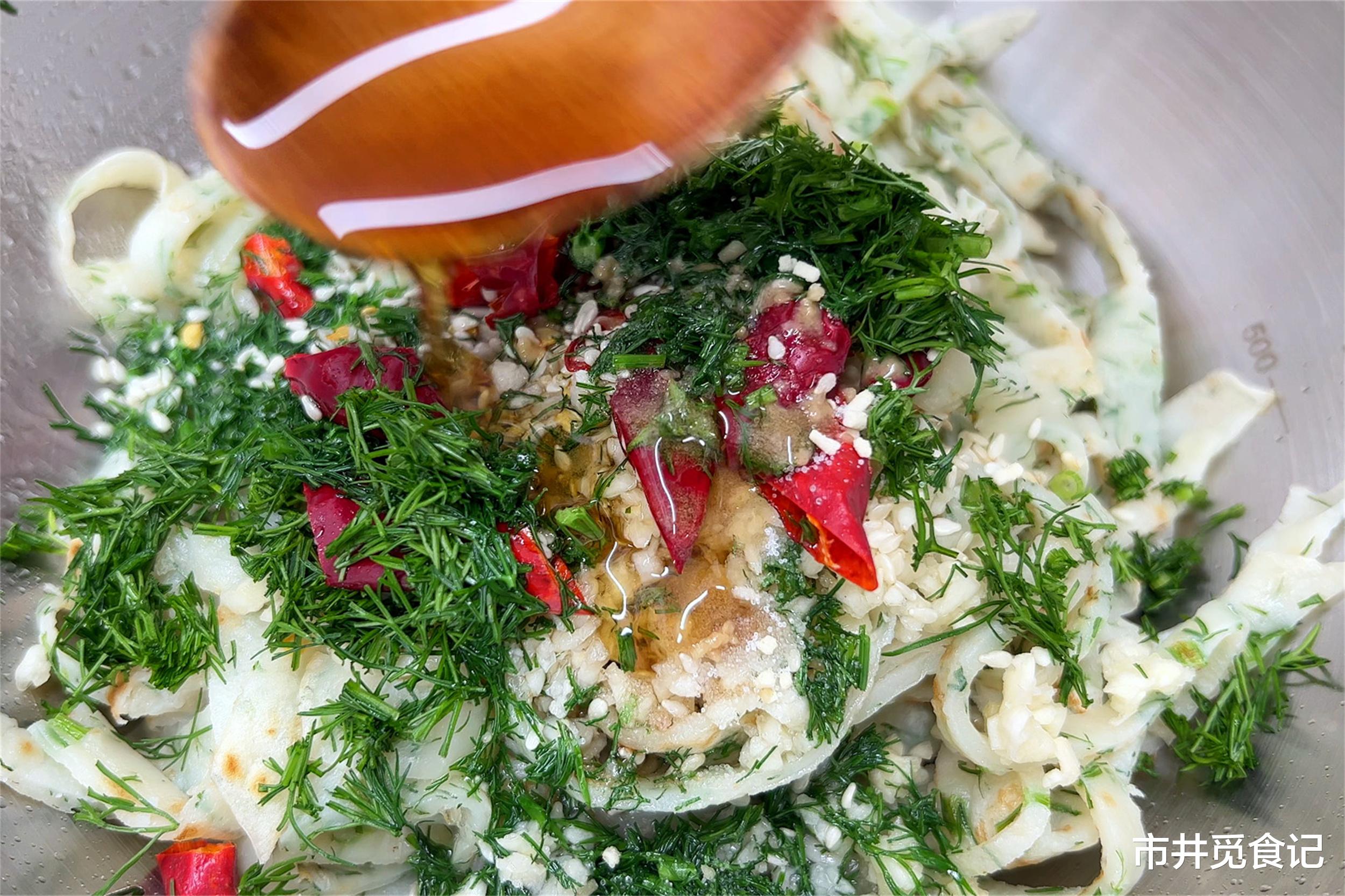 春天，碰到这菜我从不放过，钙含量是鸡蛋的5倍，烙饼吃清香可口