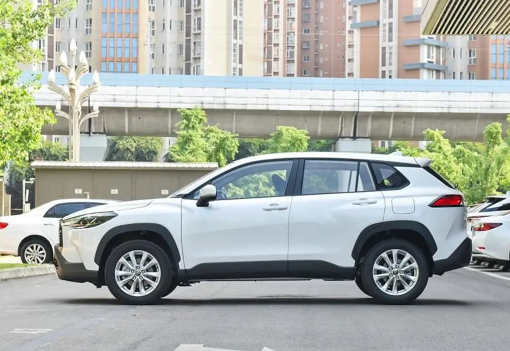 丰田全新SUV上市！2.0L、10AT，9万起售还带L2智驾，性能秒杀同级