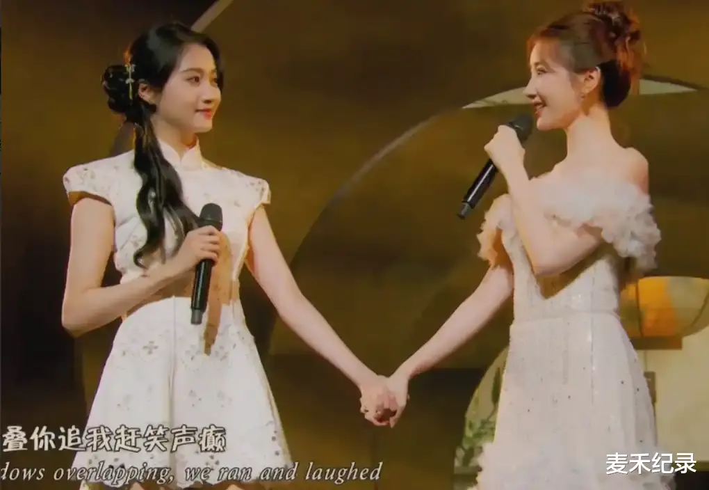 绝了!央视中秋晚会封神,刘涛雪肤花貌,金晨美艳,唐嫣长发美翻