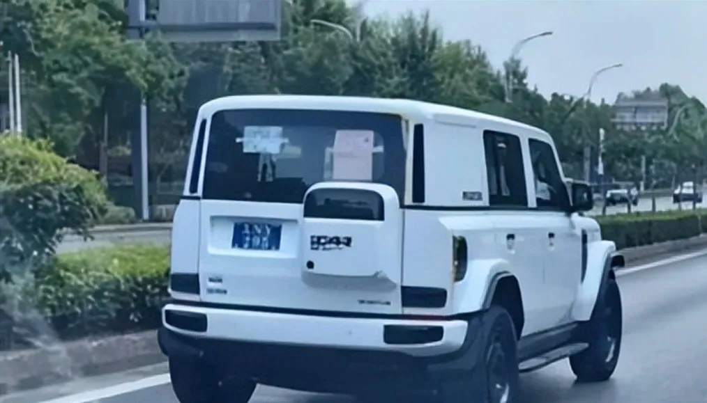奇瑞造了一辆11万的吉姆尼，8小时31000辆，要干翻五菱和比亚迪！