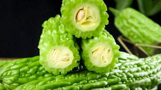 久坐肚子大？苦瓜加它一起煮，连喝三天，腰细肚子平！
