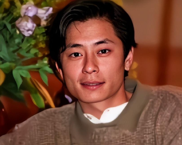 谢霆锋终于不再背锅,王杰“毒哑之谜”被曝光,换作谁都无法承受