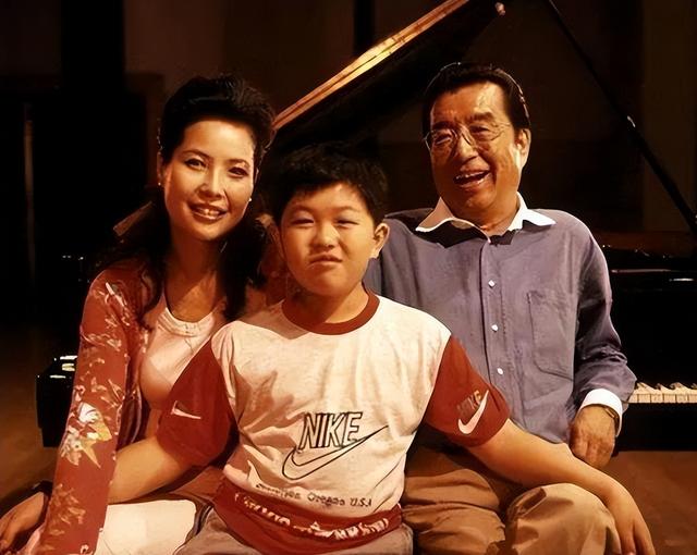 84岁李双江投奔前妻，你以为只是李天一梦鸽圈钱离去，没那么简单