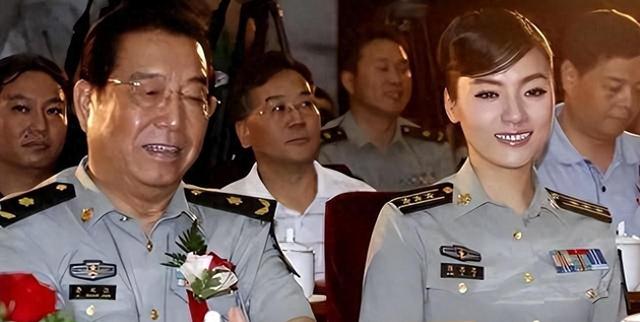 民歌天后陈思思:嫁小一岁歌唱家丈夫生一女,现在的气质宛若天仙