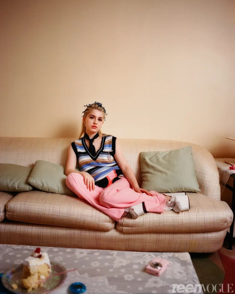 白人妹子加入韩娱女团后崩溃上诉,曝光剥削虐待黑幕