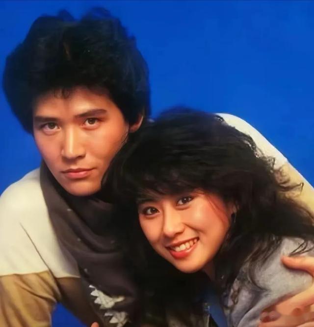 64岁费翔哽咽，今年第1年家里没人了，无数网友评论泪目