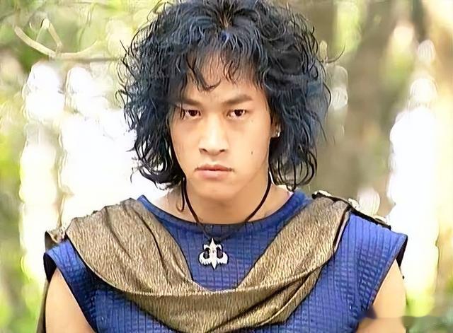 瘦成猴子就别演猛将!何润东教你们,什么才叫一夫当关万夫莫开!