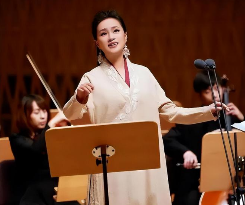 春晚|她是第一位博士级的歌唱家，13次荣登春晚，如今仍活跃在舞台上