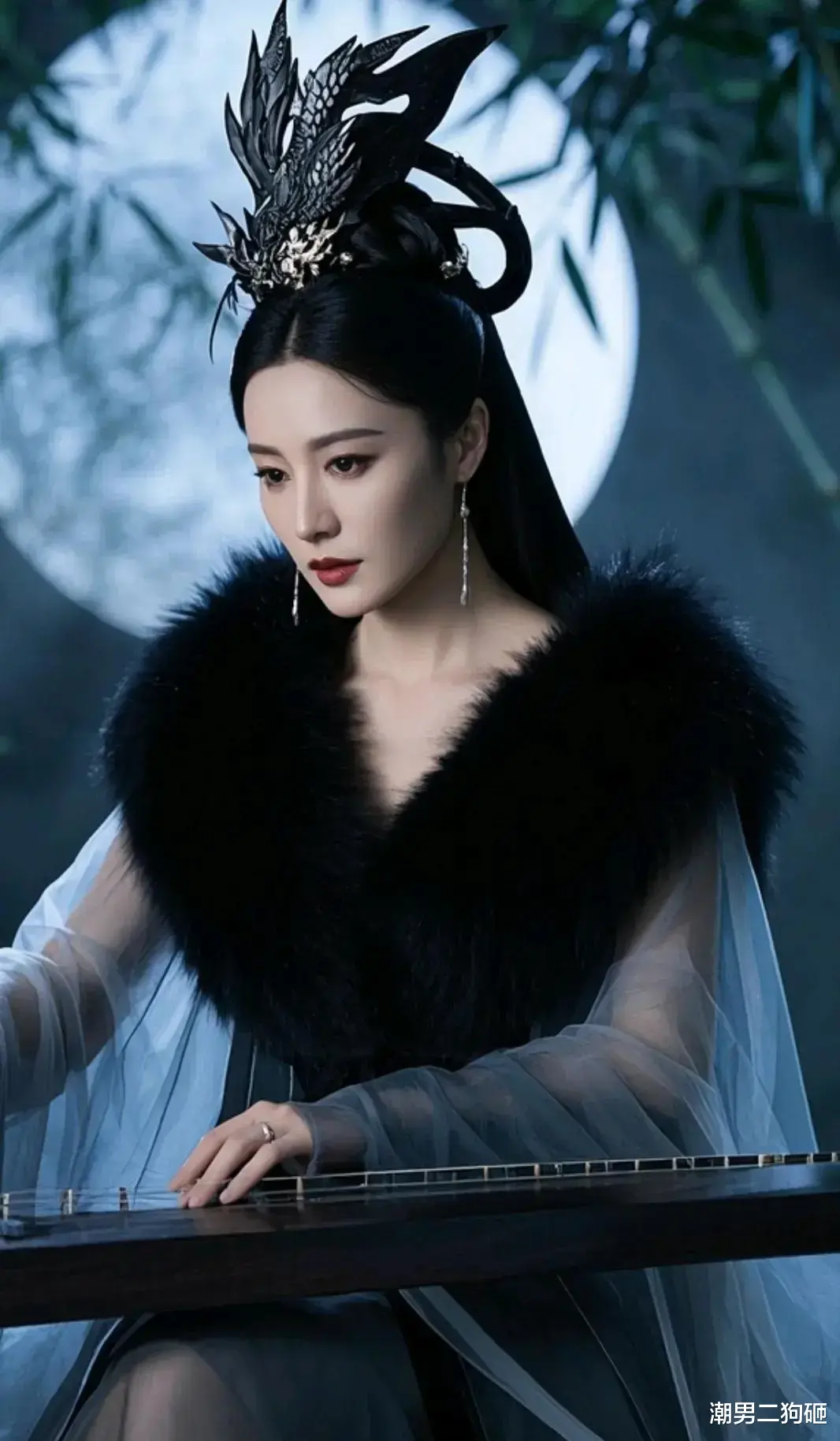 曾黎一身黑色古装惊艳亮相，精致容颜，这也太美了吧！引发热议