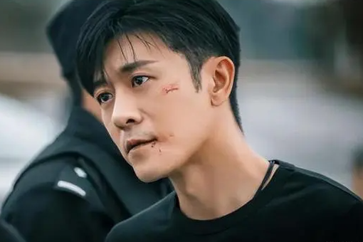 亲妈干妈都是导演，20年捧不红他，却不料在娶女导演改名后火了！