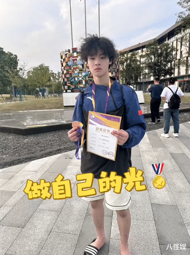 马景涛小儿子跆拳道比赛夺冠,为瘦身大热天跑2小时,瘦成纸片人