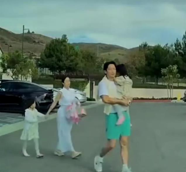 这一次,过气舞王的“残酷现实”,在41岁Rain身上展现得淋漓尽致