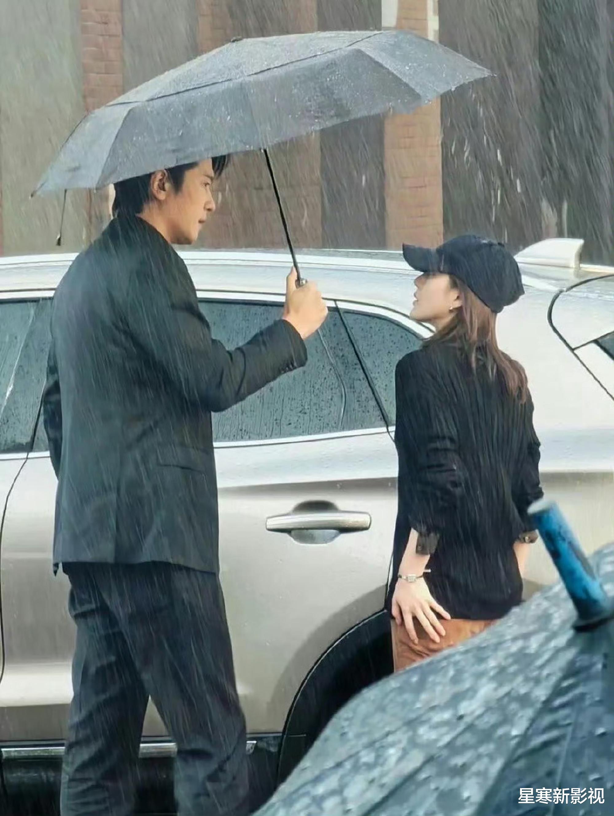 《恋人》再引热议,赵露思新造型超文艺,和彭冠英同框自拍太甜了