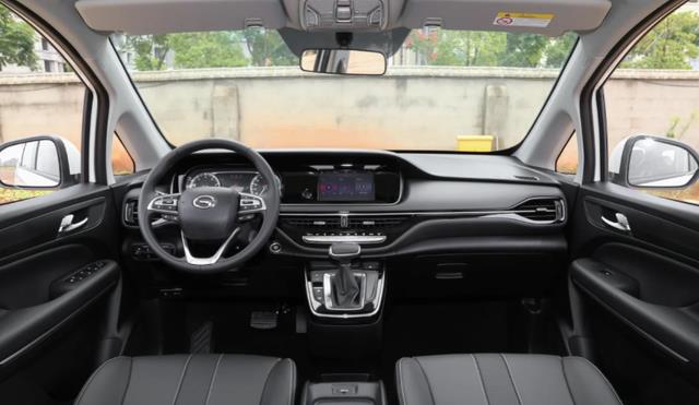 广汽传祺M6，9万的七座SUV，空间超大油耗经济是否能打动你