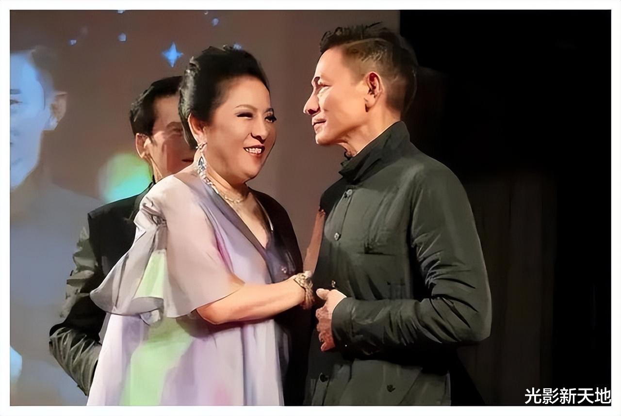 向太深情慰问，刘德华只回复两个字，背后是4500万的恩怨情仇