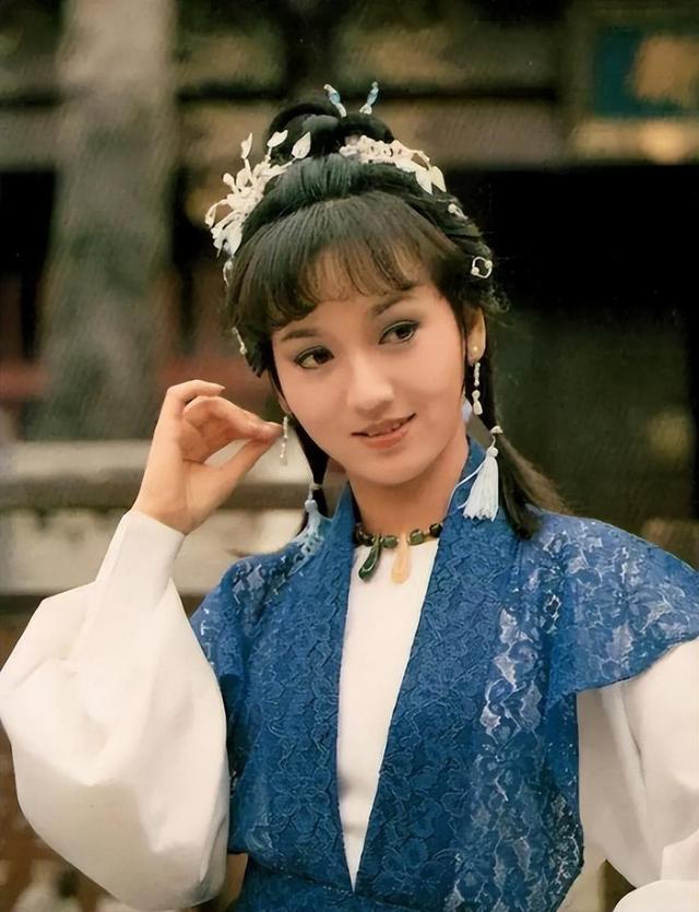 71岁赵雅芝皮肤松弛臀部塌陷,看到她的近况,才知道自然老去的美