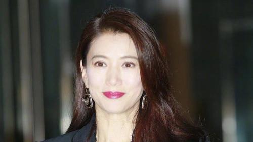 袁咏仪随手一晒的国货洗发水火了，效果贼好，网友：比欧莱雅好用