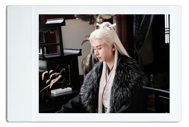 赢麻了！成毅平地摔素材疯传，粉丝：这波操作真猖狂！