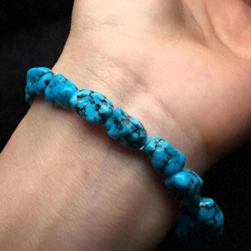 揭秘绿松石鉴别之道：藏民舌舔非正道，专家三大方法助你辨真伪！